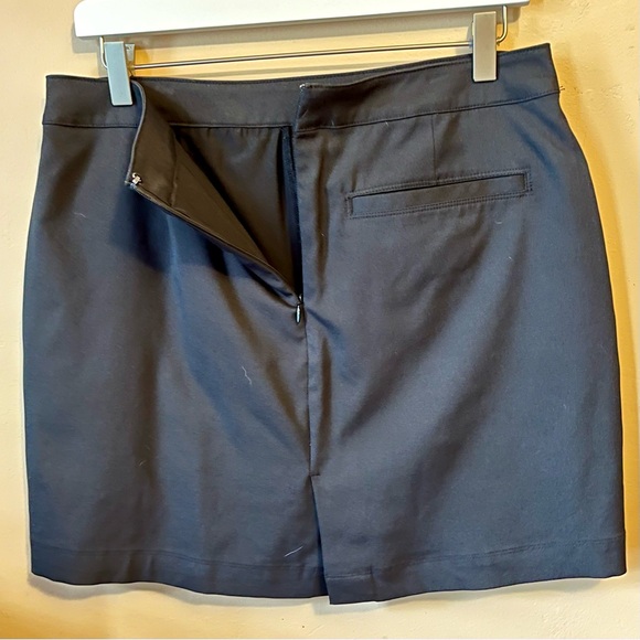 PGA Tour - Women’s - Athletic Skort - Size 6 - Picture 6 of 8